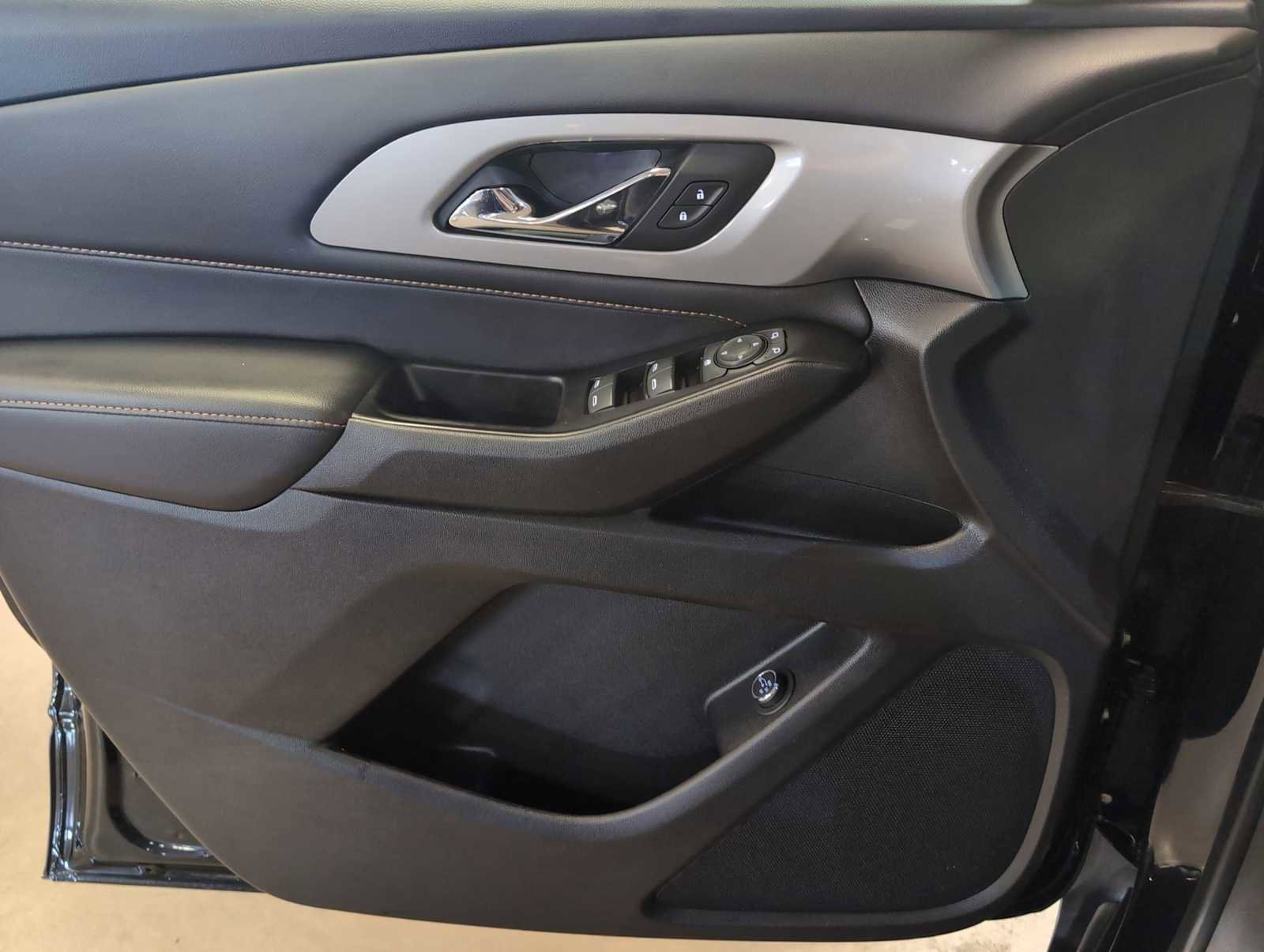 Used 2020 Chevrolet Traverse LT image 21