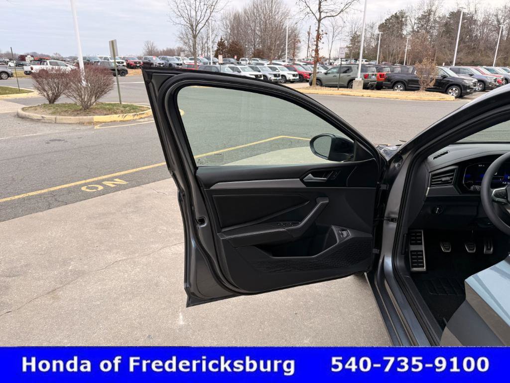 Used 2023 Volkswagen Jetta Sport image 15