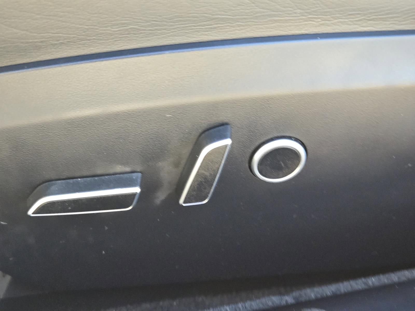 Used 2022 Tesla Model S image 21