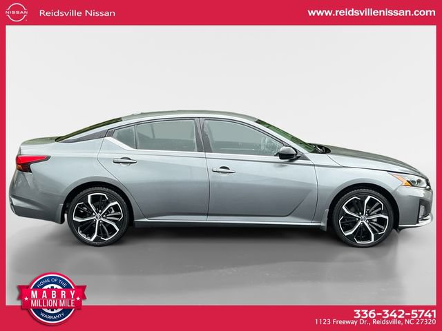 Used 2023 Nissan Altima 2.5 SR FWD image 7