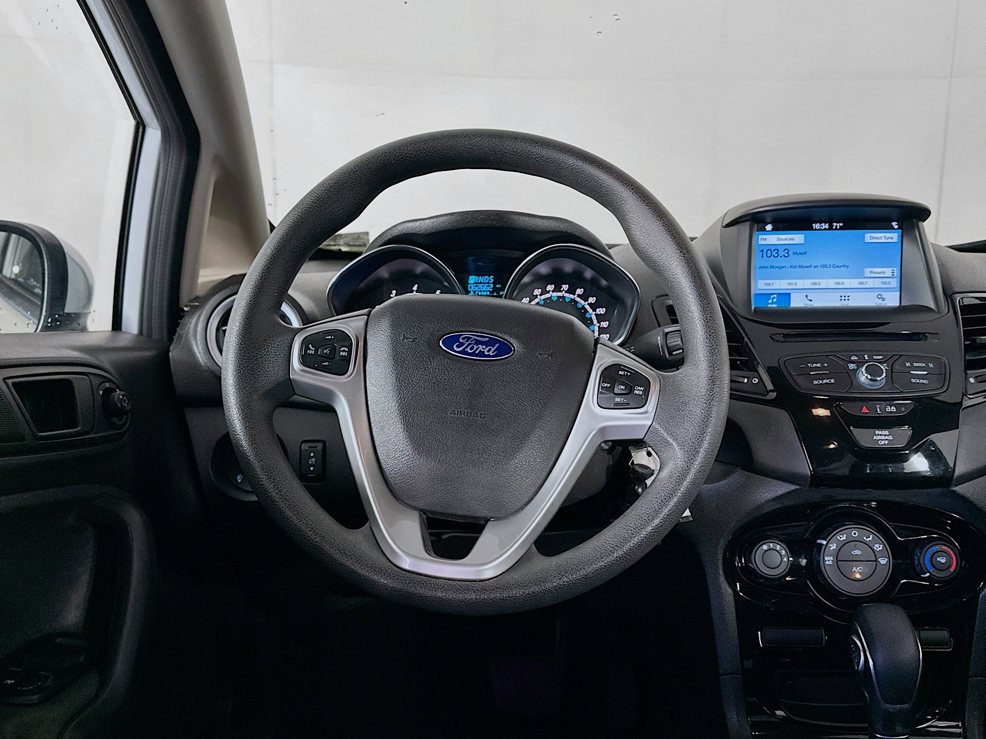Used 2019 Ford Fiesta SE w/ Equipment Group 201A FWD image 17