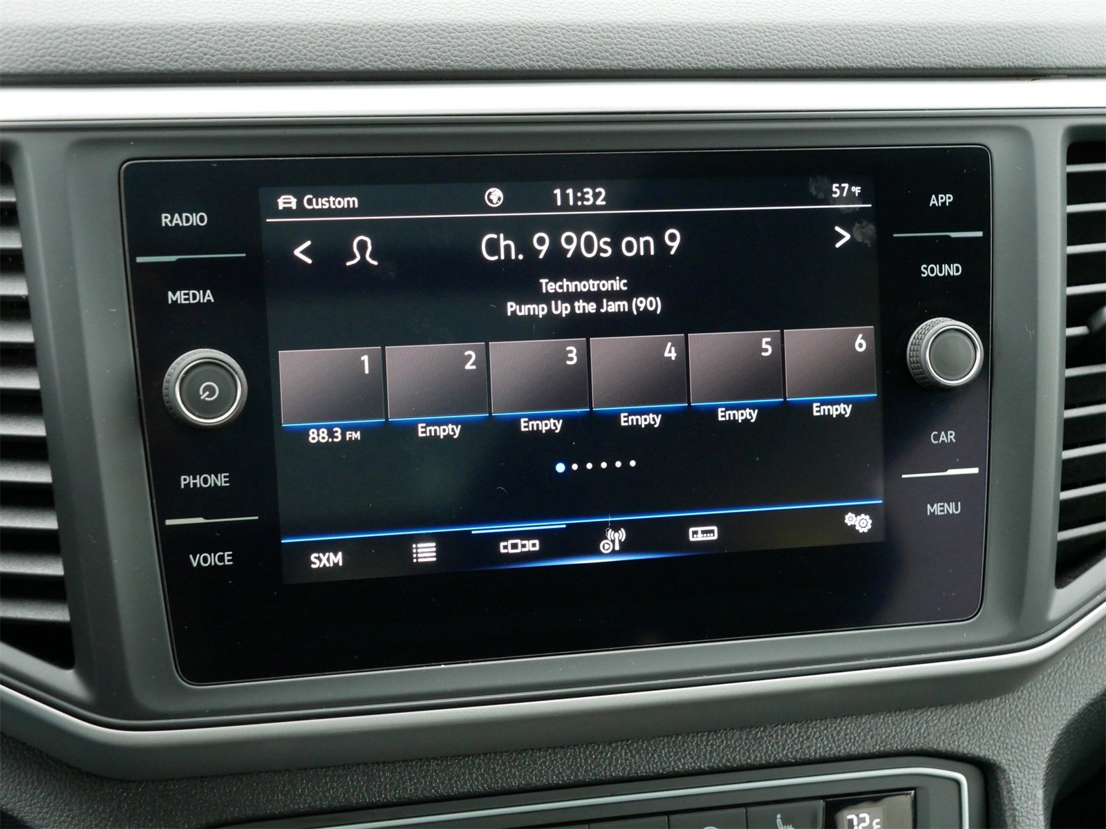 Used 2021 Volkswagen Atlas Cross Sport SE w/ Panoramic Sunroof Package image 22