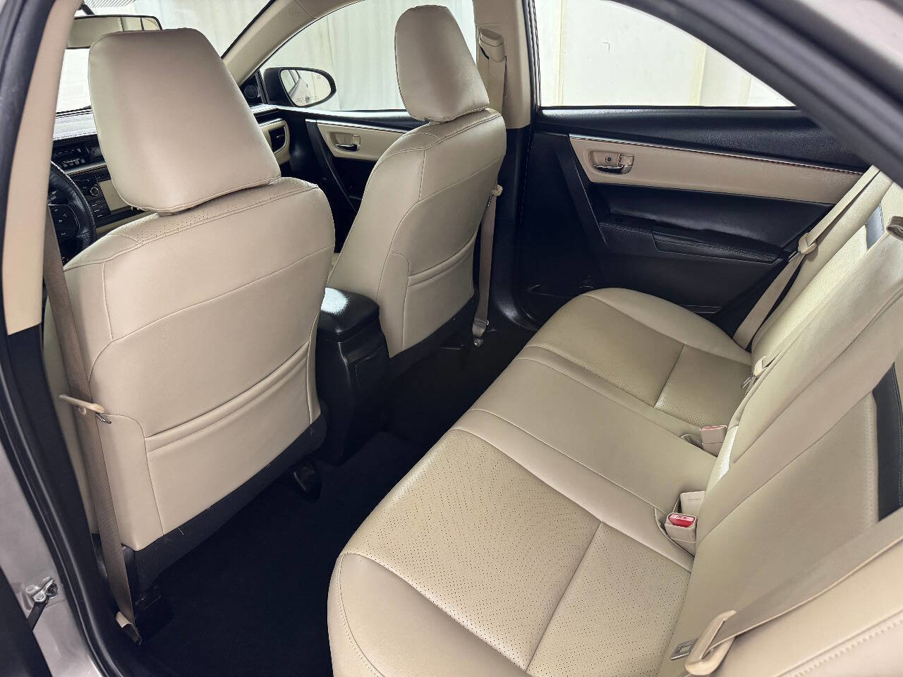 Used 2016 Toyota Corolla LE image 33