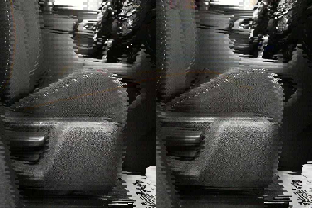 Used 2020 Chevrolet Traverse LT image 28