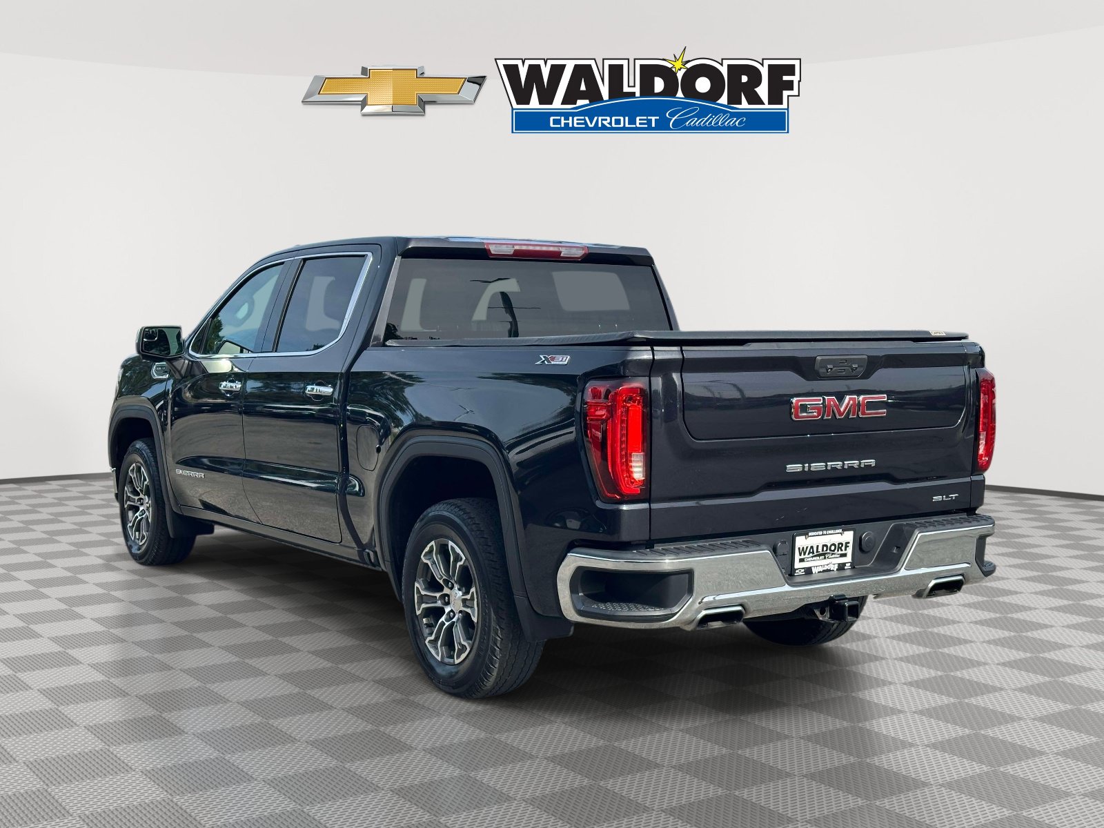 Used 2022 GMC Sierra 1500 SLT w/ SLT Convenience Package AWD/4WD image 4