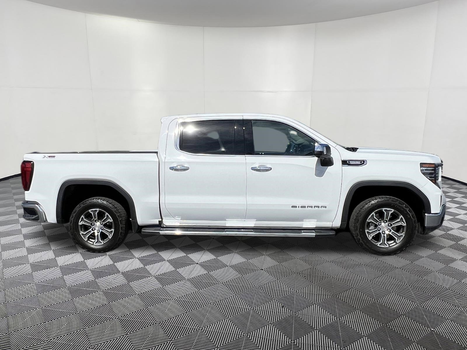 Used 2022 GMC Sierra 1500 SLT w/ X31 Off-Road Package AWD/4WD image 7