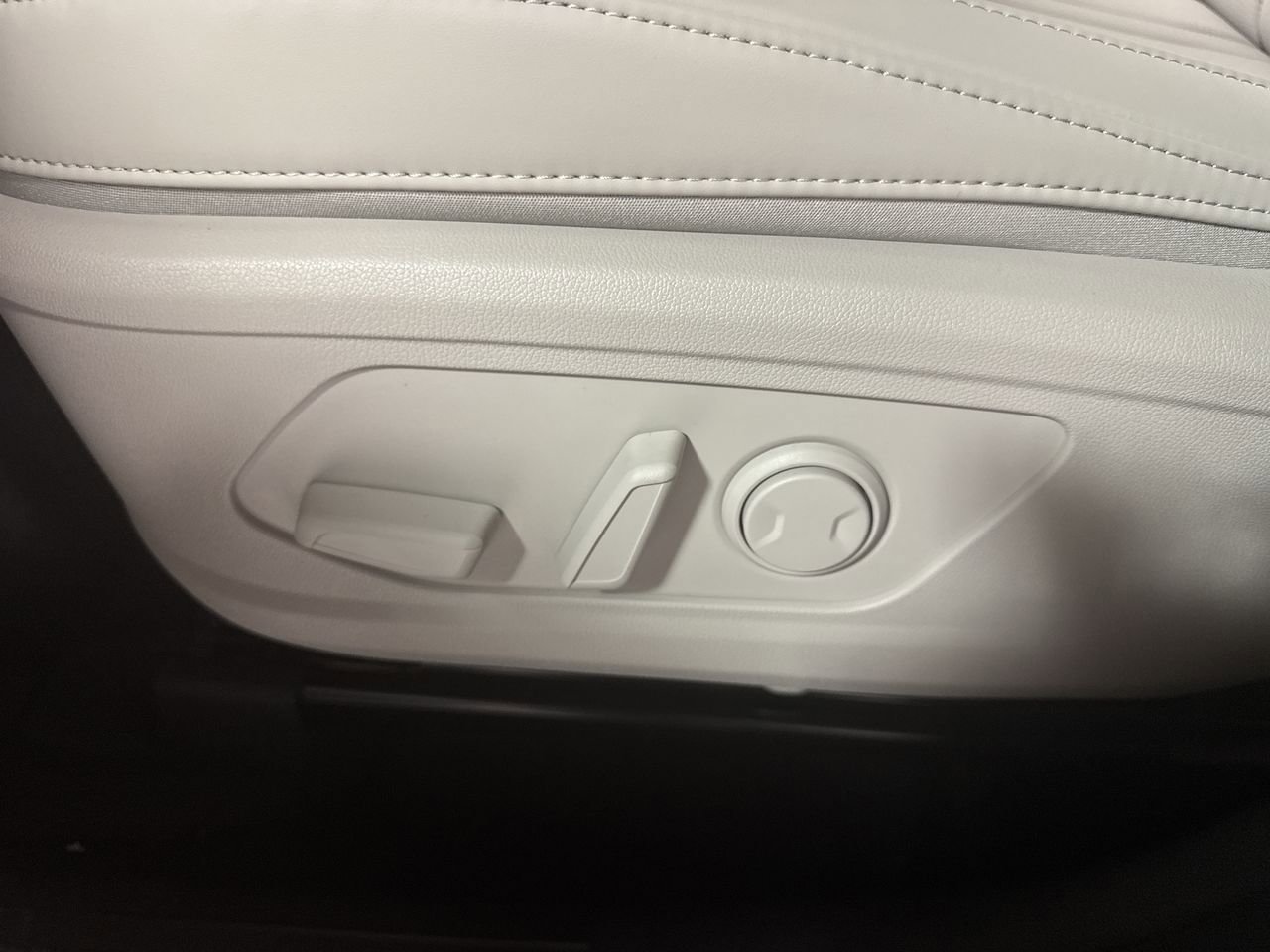 New 2025 Kia Sorento EX image 14