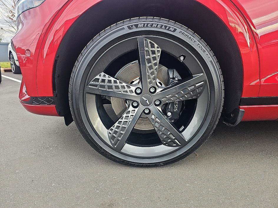 Used 2025 Genesis GV70 3.5T Sport w/ Sport Advanced Package image 10