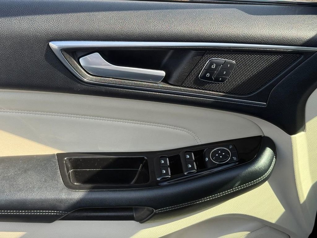Used 2017 Ford Edge Titanium w/ Technology Package image 16