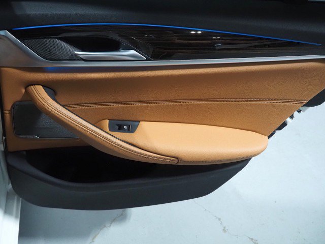 Used 2021 BMW 530e w/ Premium Package w/ Premium Package RWD image 65