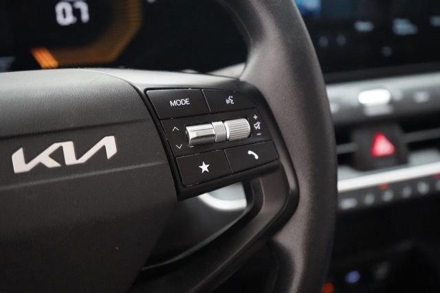 Used 2025 Kia K4 LXS image 23