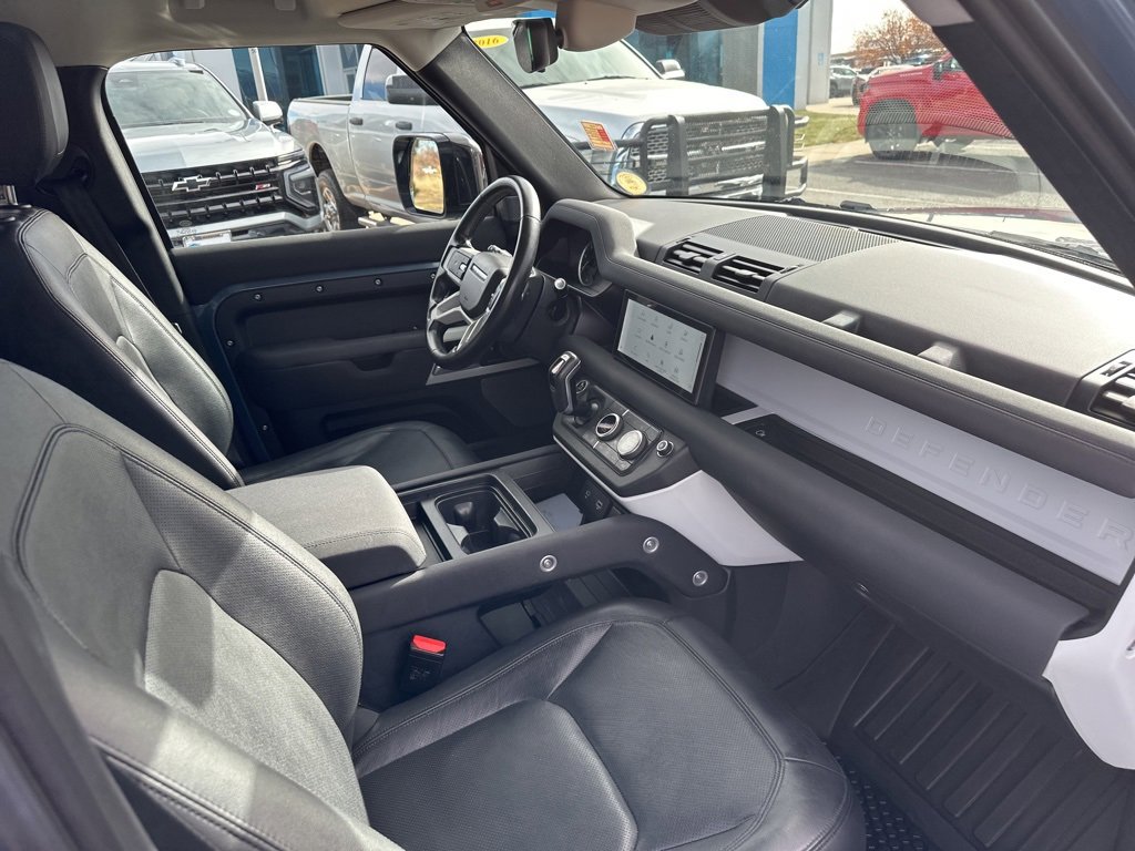 Used 2023 Land Rover Defender 110 S image 33