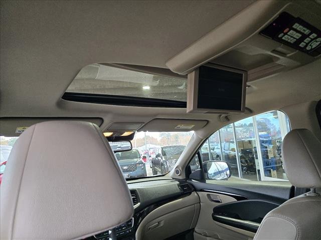 Used 2017 Honda Pilot Touring image 7
