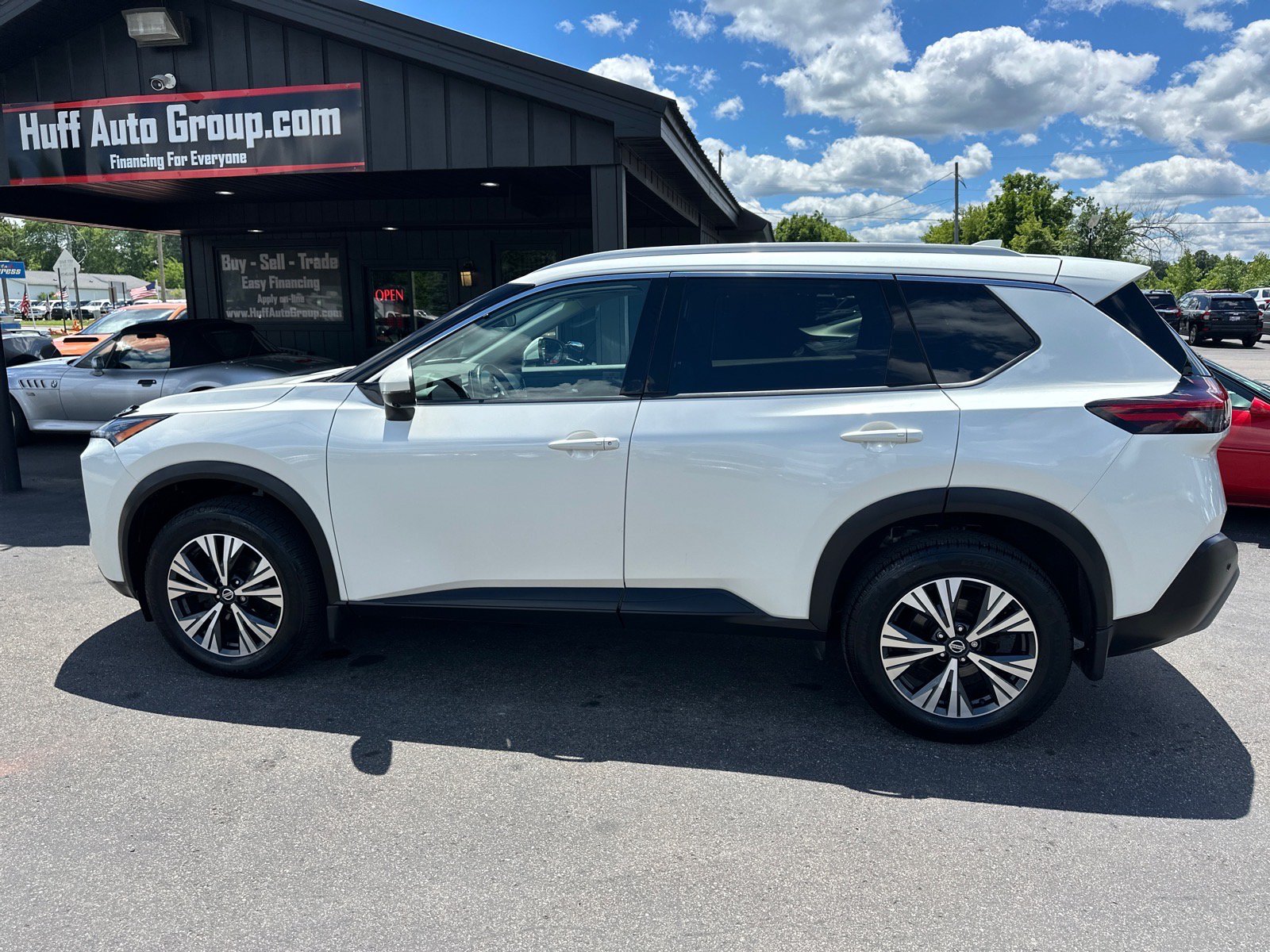 Used 2021 Nissan Rogue SV AWD/4WD image 2
