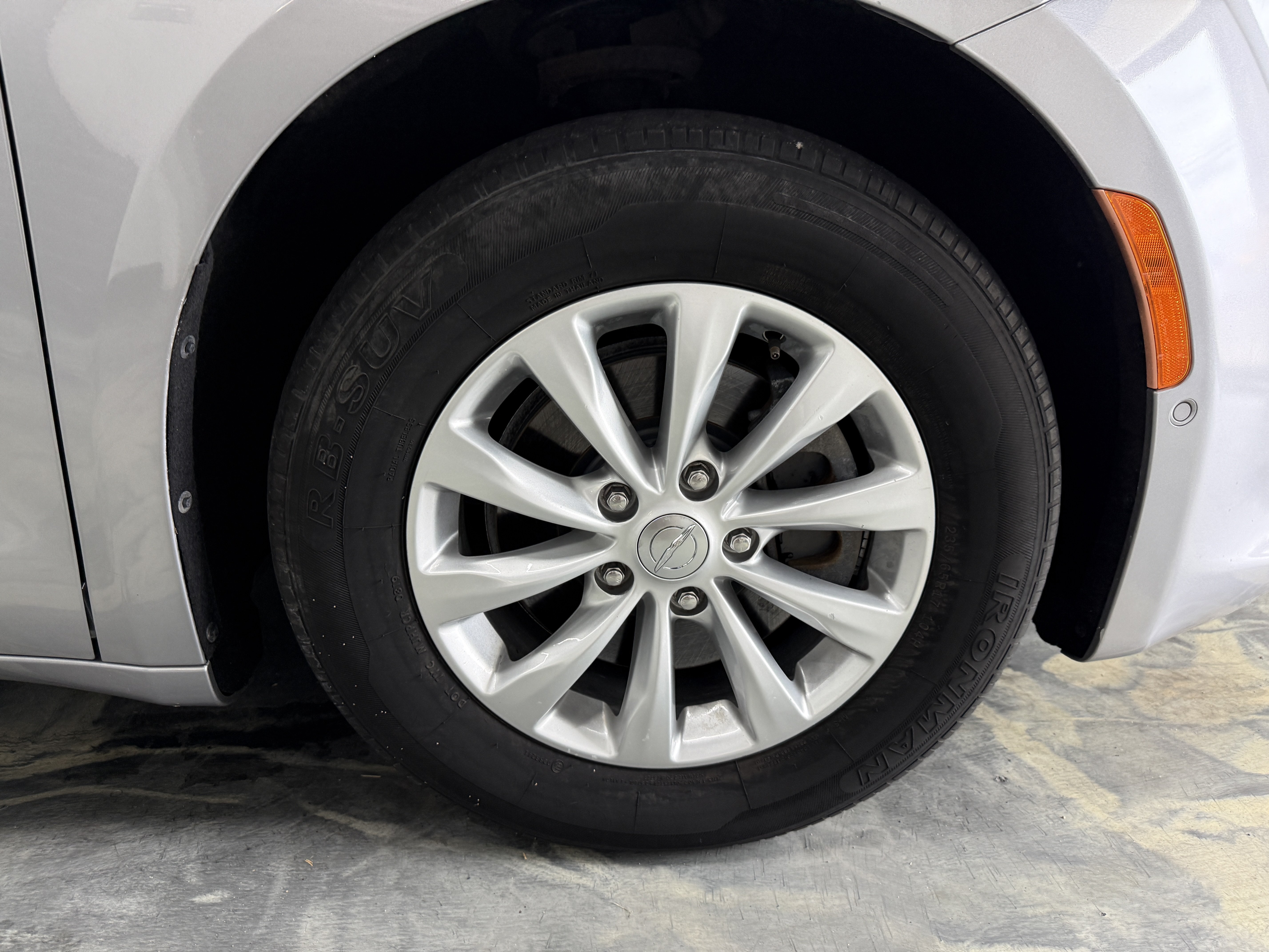 Used 2018 Chrysler Pacifica Touring-L w/ Advanced Safetytec Group FWD image 26