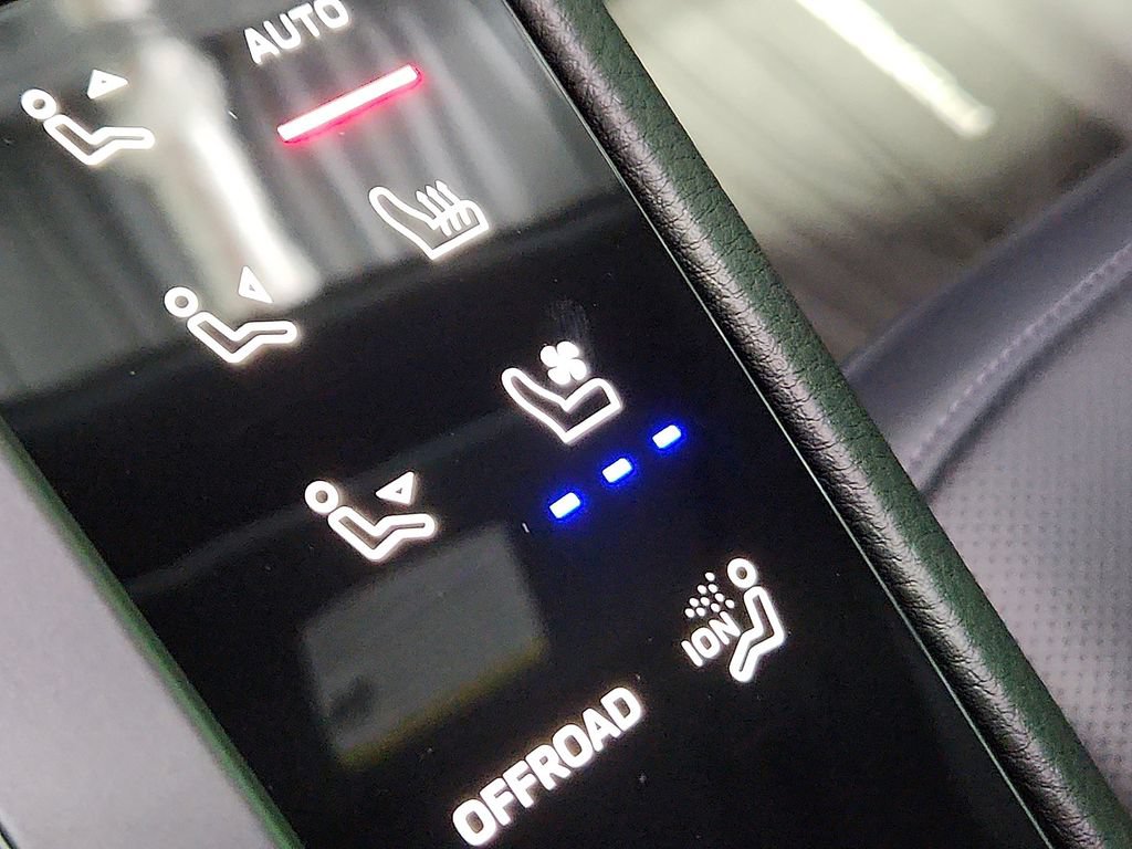 New 2026 Porsche Macan Turbo AWD/4WD image 23