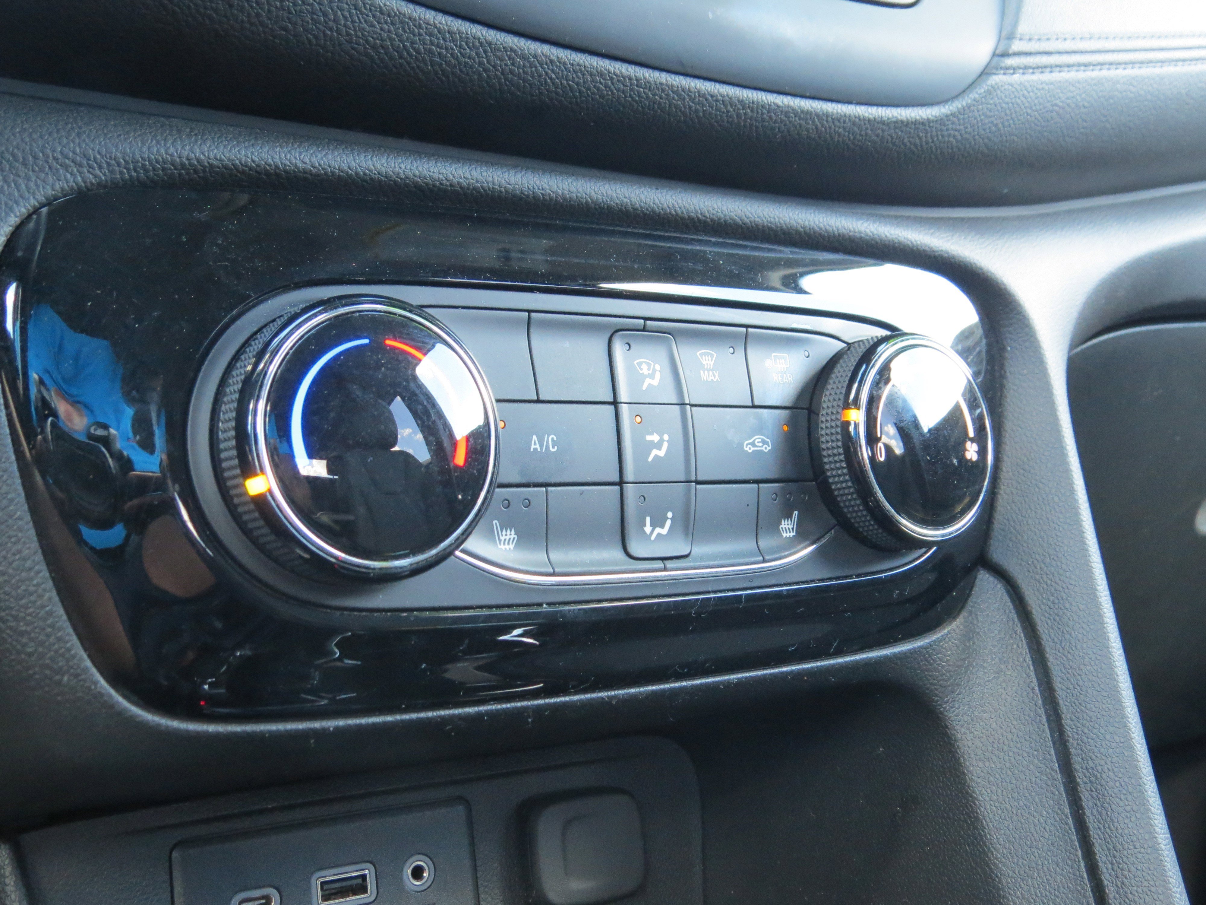 Certified 2023 Buick Encore GX Preferred w/ Cold Weather Comfort Package image 24