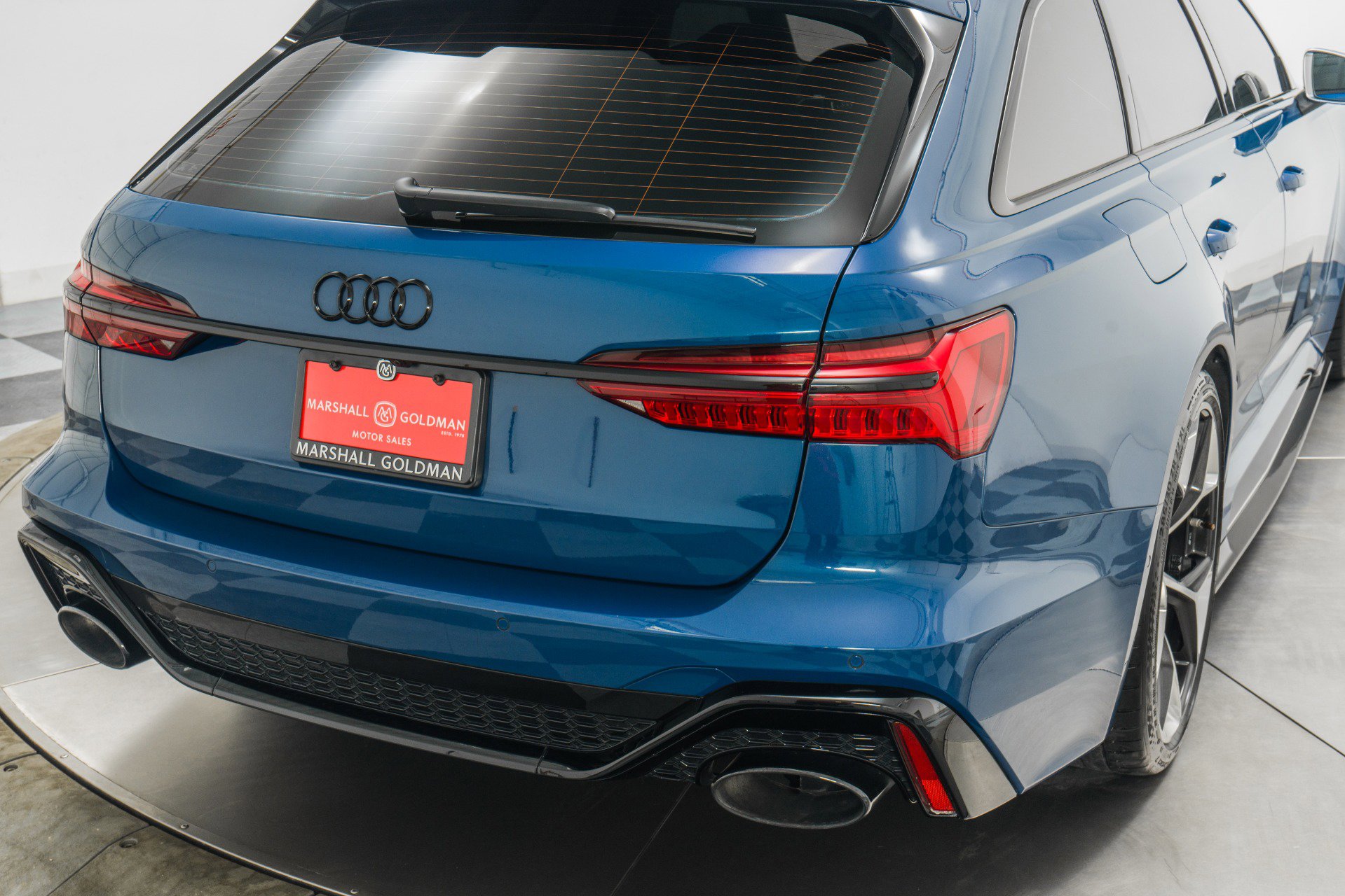 Used 2024 Audi RS 6 performance w/ Black Optic Package image 39