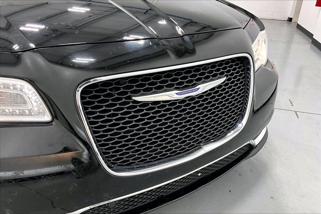 Used 2021 Chrysler 300 Touring L RWD image 33