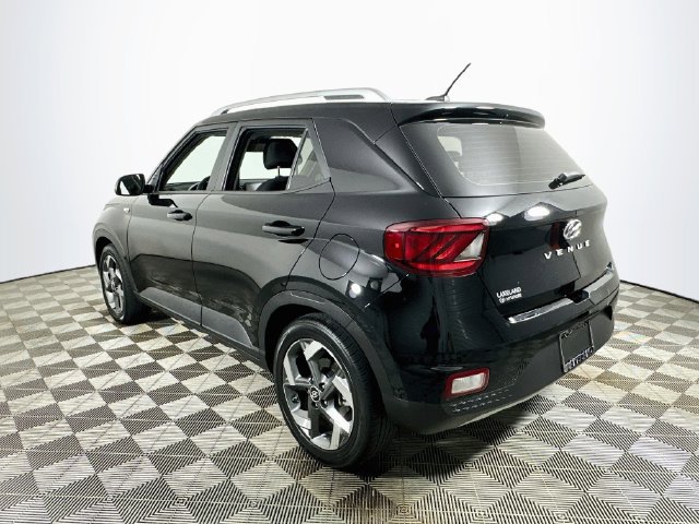 Used 2025 Hyundai Venue SEL FWD image 5