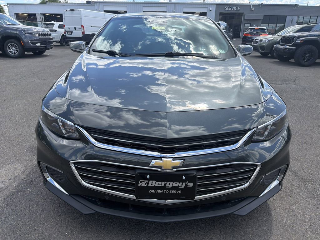 Used 2017 Chevrolet Malibu LT w/ Driver Confidence Package FWD image 8