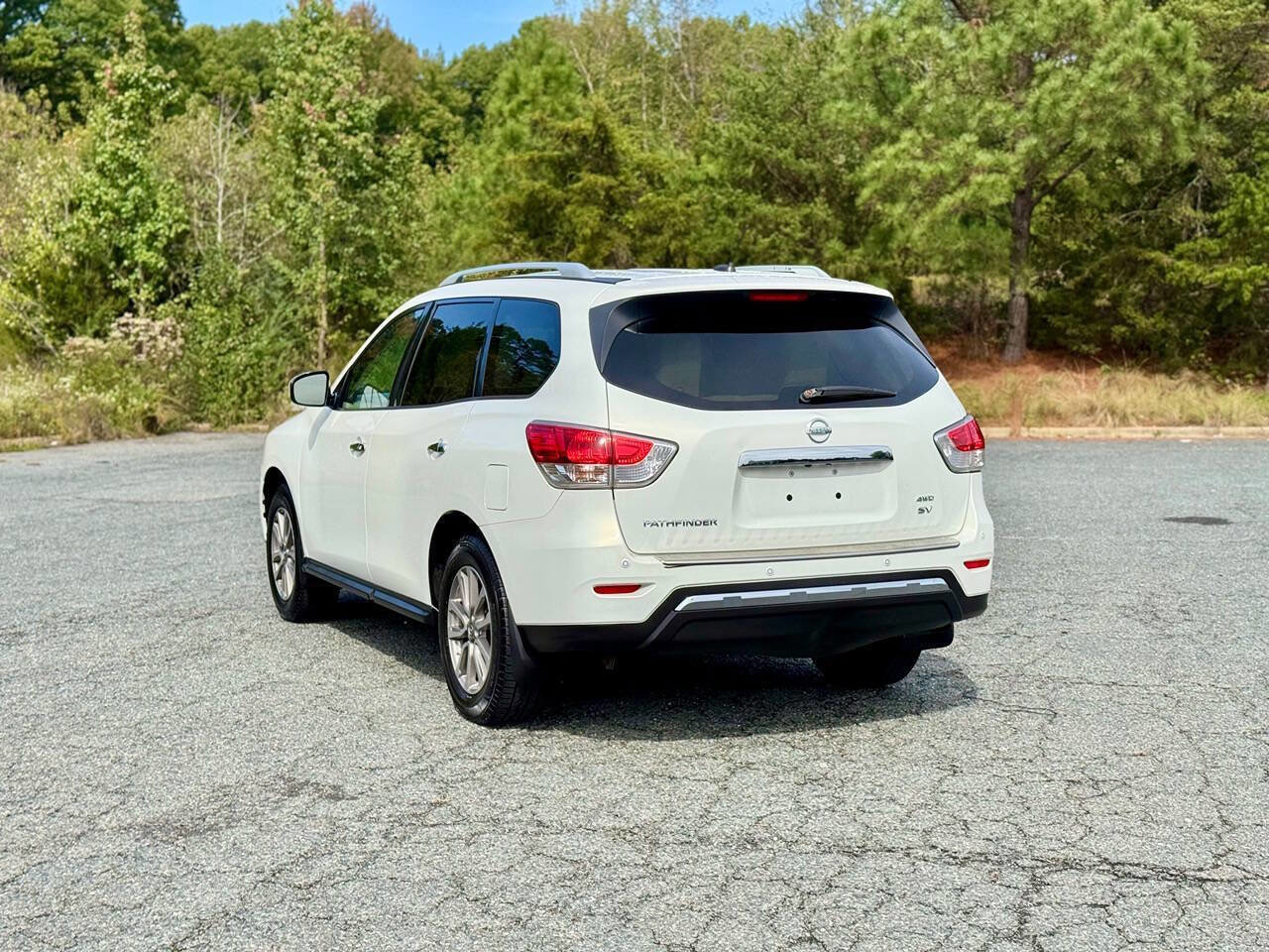 Used 2014 Nissan Pathfinder SV image 6