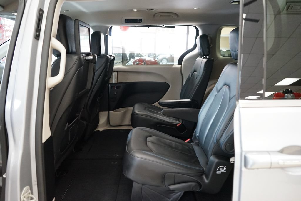 Used 2021 Chrysler Pacifica Touring-L w/ Uconnect Theater Family Group AWD/4WD image 50