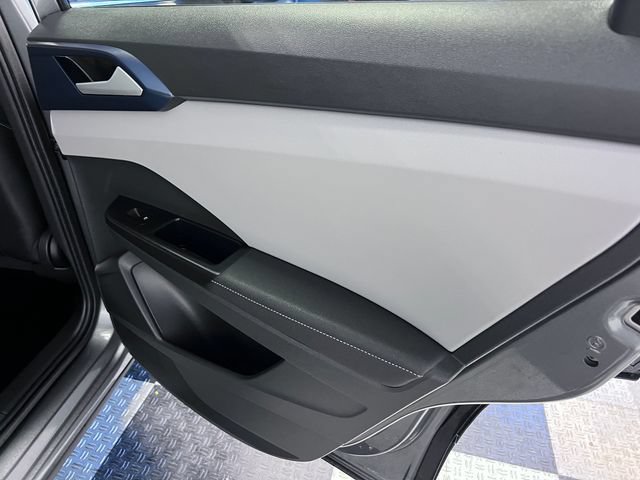 Certified 2024 Volkswagen Taos SE FWD image 13