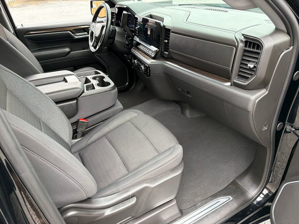 Used 2024 Chevrolet Silverado 1500 LT image 29