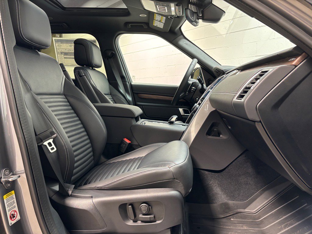 New 2025 Land Rover Discovery Dynamic SE AWD/4WD image 33