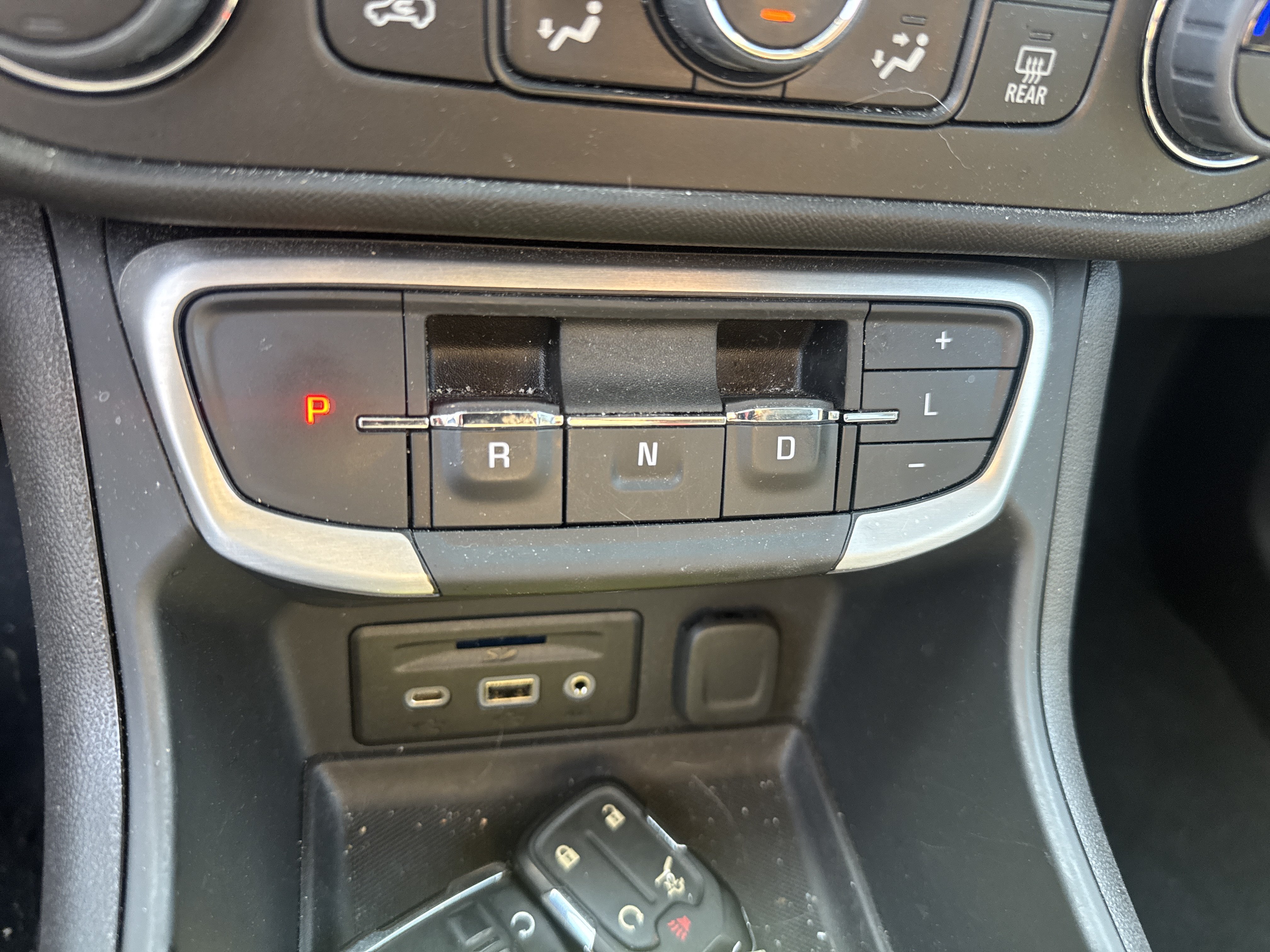 Used 2024 GMC Terrain SLT AWD/4WD image 6
