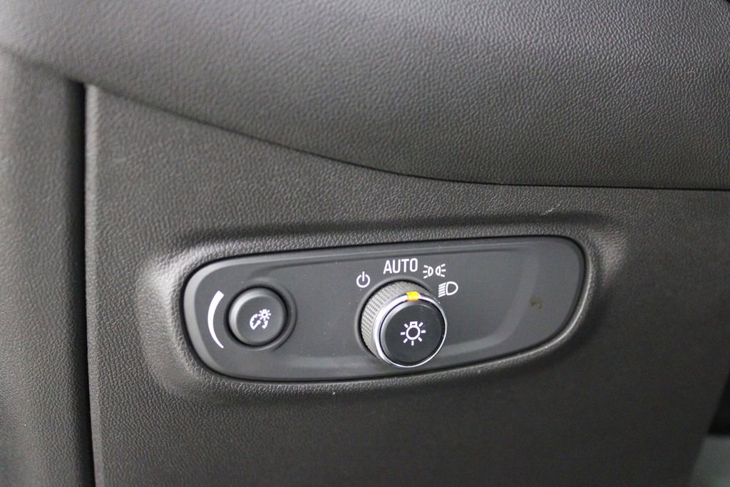 Used 2022 Chevrolet Equinox LS w/ LS Convenience Package image 18