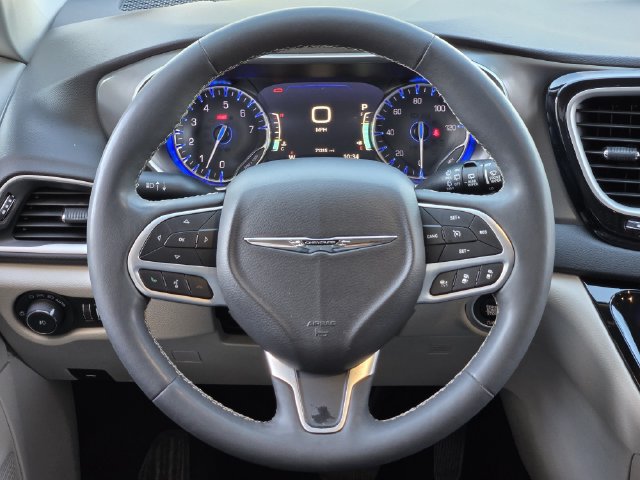 Used 2024 Chrysler Pacifica Touring-L FWD image 27