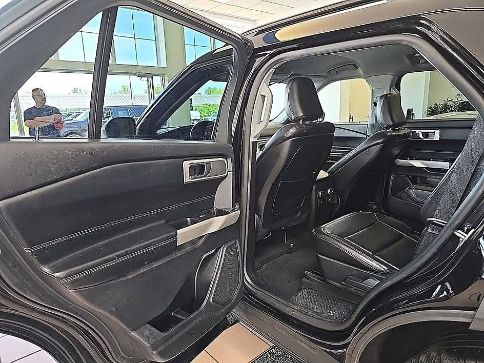 Used 2020 Ford Explorer XLT w/ Equipment Group 202A AWD/4WD image 26