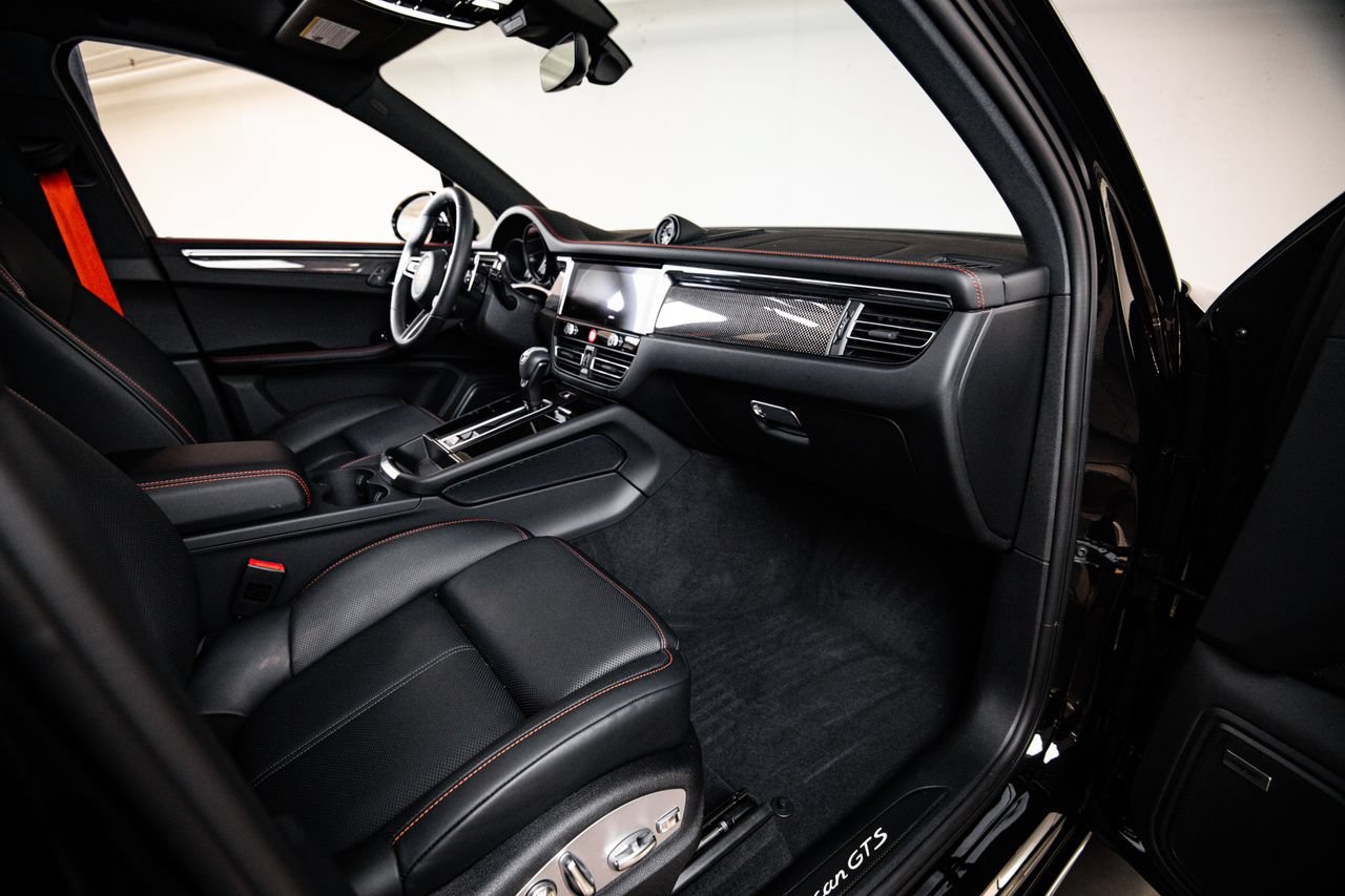 Certified 2026 Porsche Macan GTS AWD/4WD image 28
