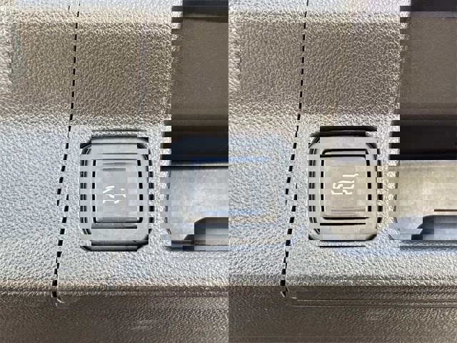 Used 2023 GMC Acadia SLT image 13