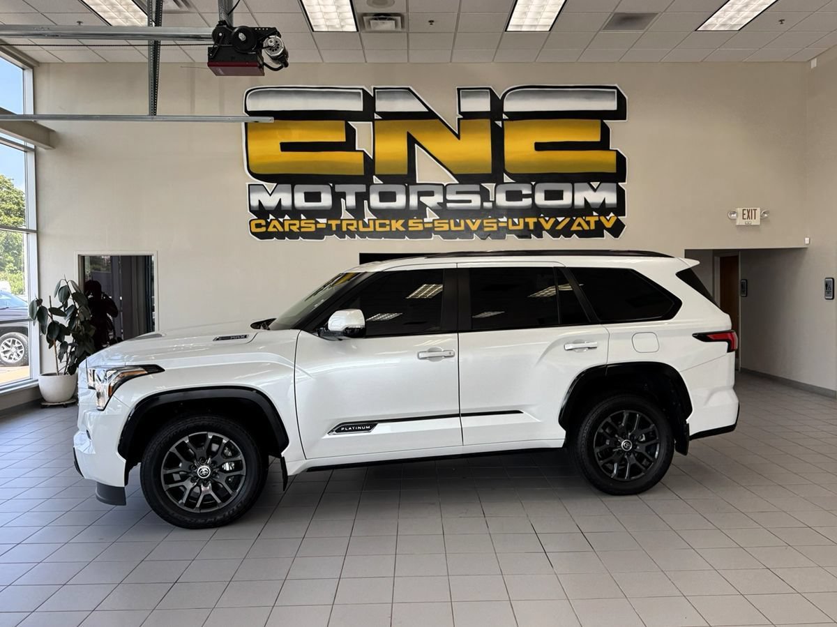 Used 2024 Toyota Sequoia Platinum AWD/4WD image 4
