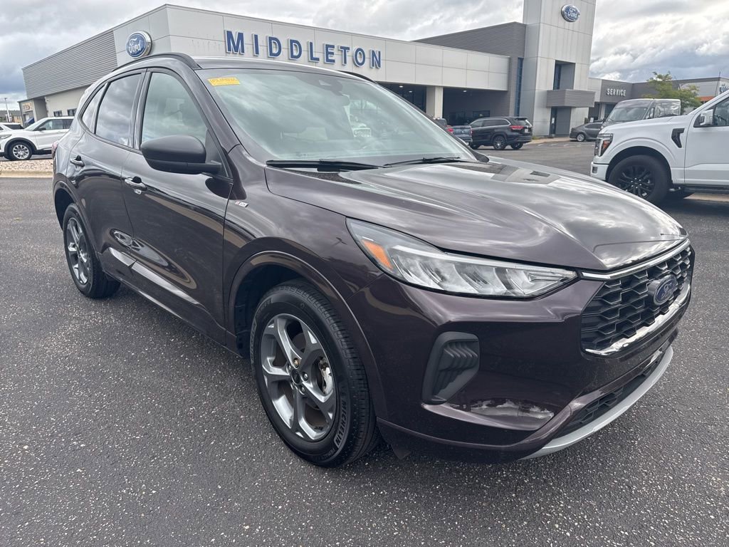 Used 2023 Ford Escape ST-Line w/ Tech Pack #1 AWD/4WD image 17