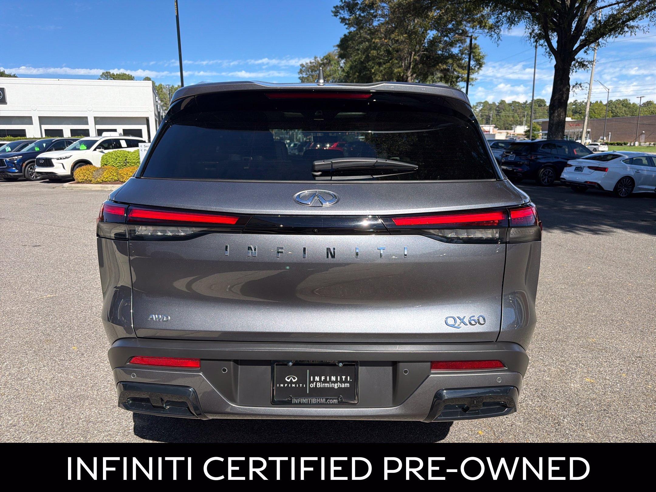 Certified 2025 INFINITI QX60 Luxe w/ Vision Package AWD/4WD image 11