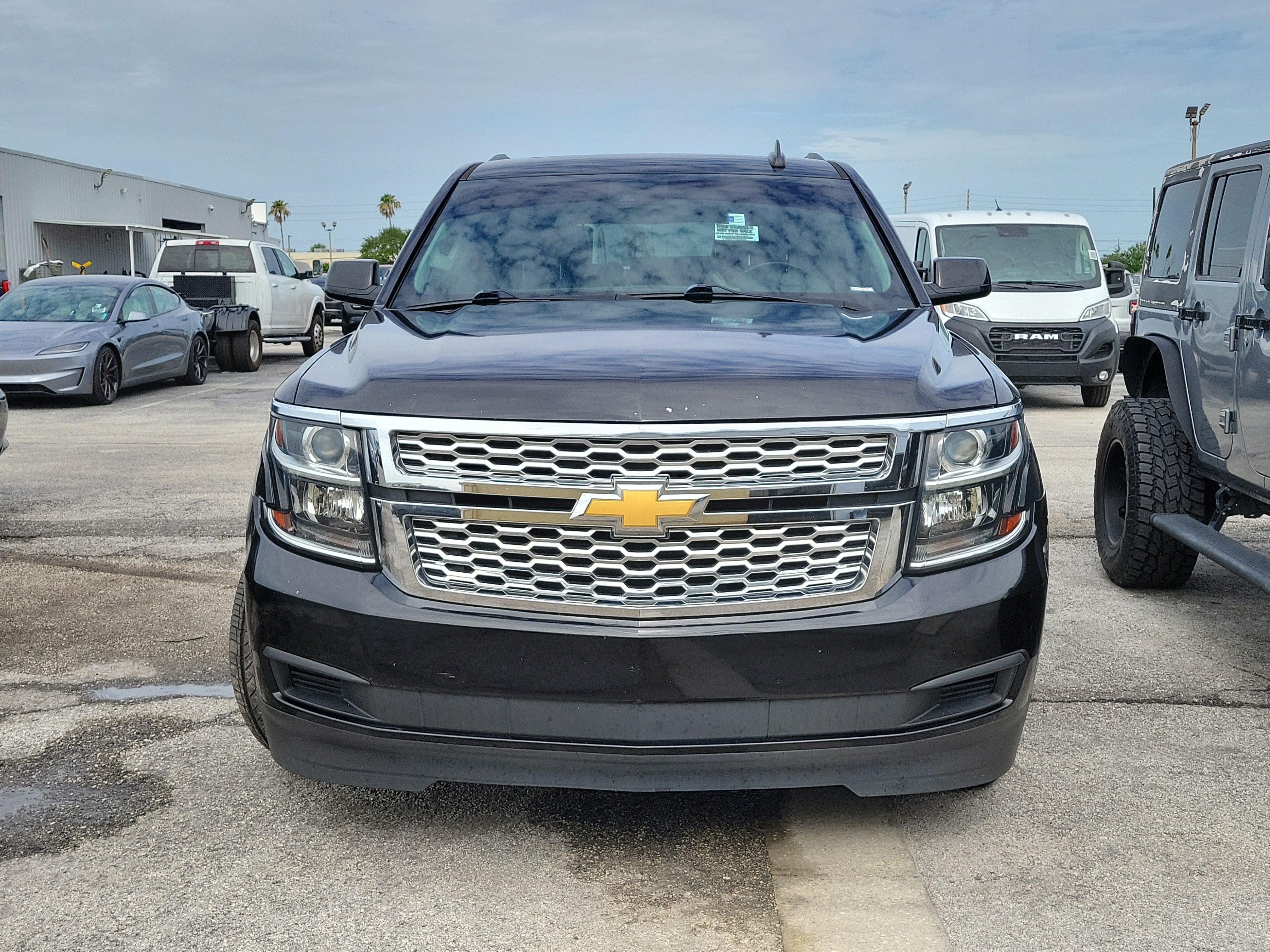 Used 2019 Chevrolet Suburban LT AWD/4WD image 2