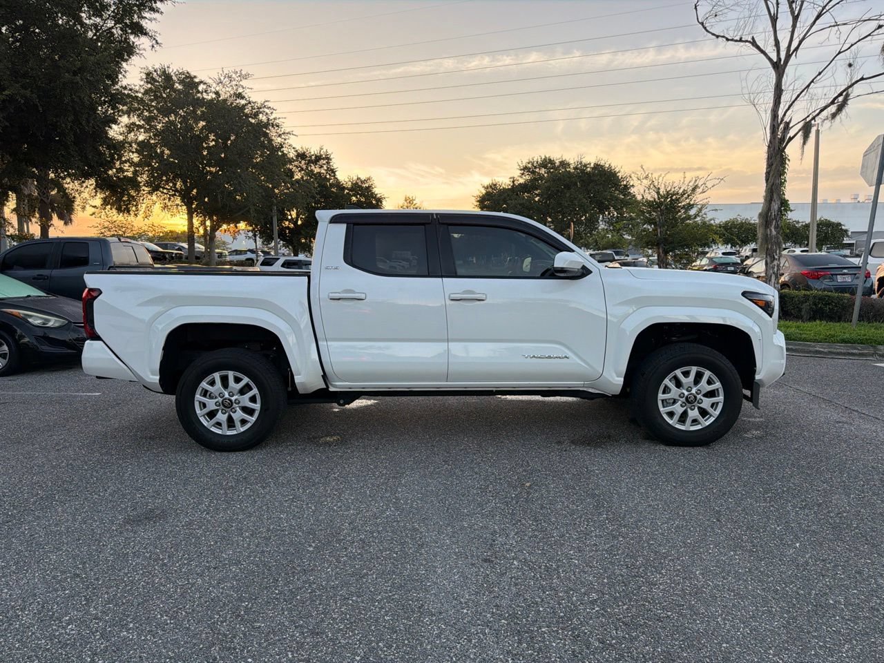 Used 2024 Toyota Tacoma SR5 w/ SR5 Upgrade Package AWD/4WD image 4