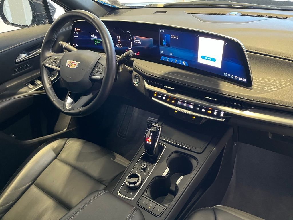 Used 2025 Cadillac XT4 Premium Luxury image 30