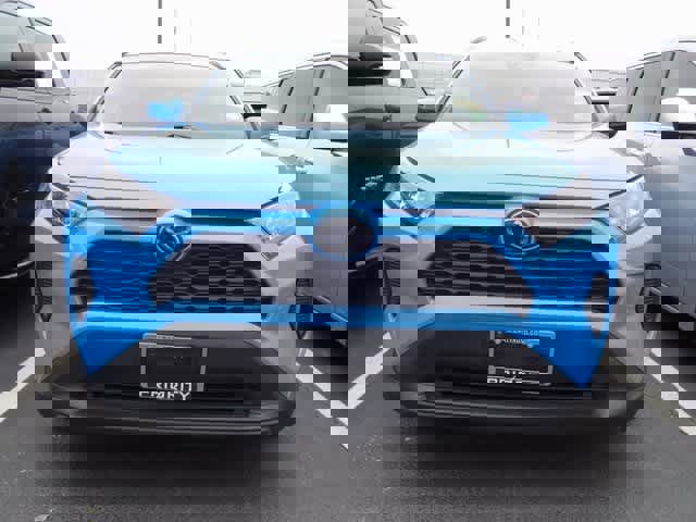 Used 2019 Toyota RAV4 LE image 2