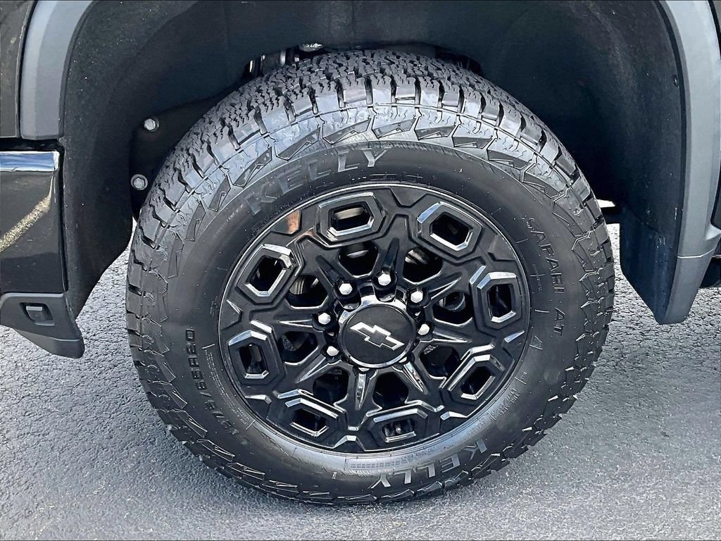 Used 2024 Chevrolet Silverado 2500 High Country w/ Midnight Edition AWD/4WD image 7