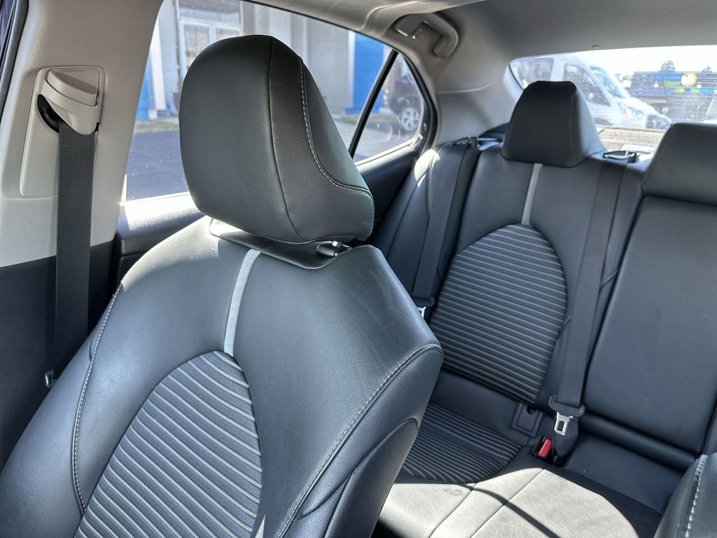 Used 2019 Toyota Camry SE w/ Convenience Package FWD image 12