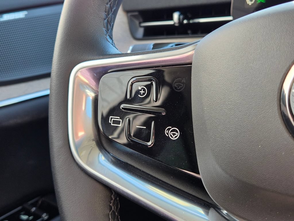 New 2025 Volvo EX90 Plus AWD/4WD image 31