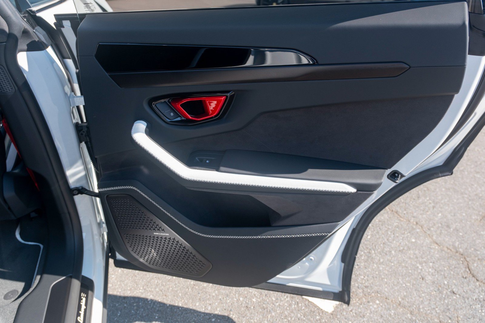 Used 2025 Lamborghini Urus SE AWD/4WD image 17