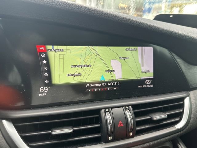 Used 2018 Alfa Romeo Giulia AWD image 21
