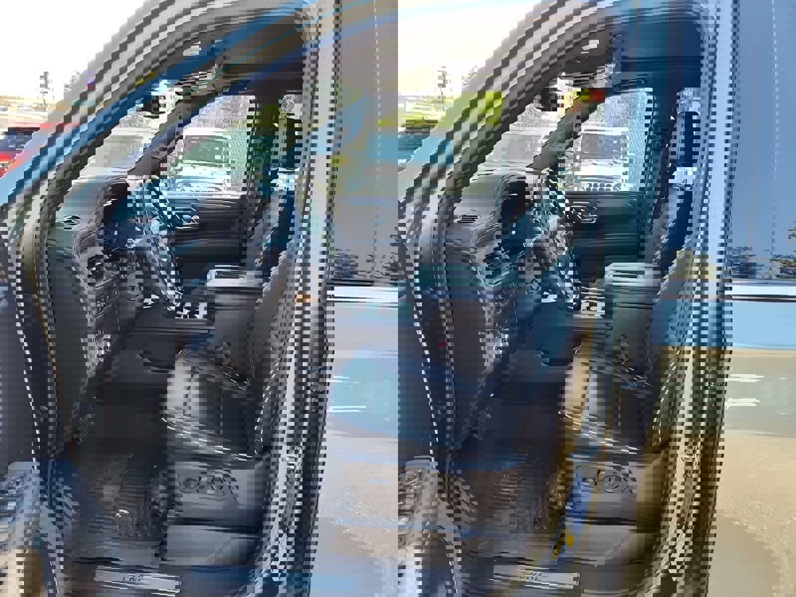 Used 2023 GMC Yukon SLT w/ SLT Premium Package image 15