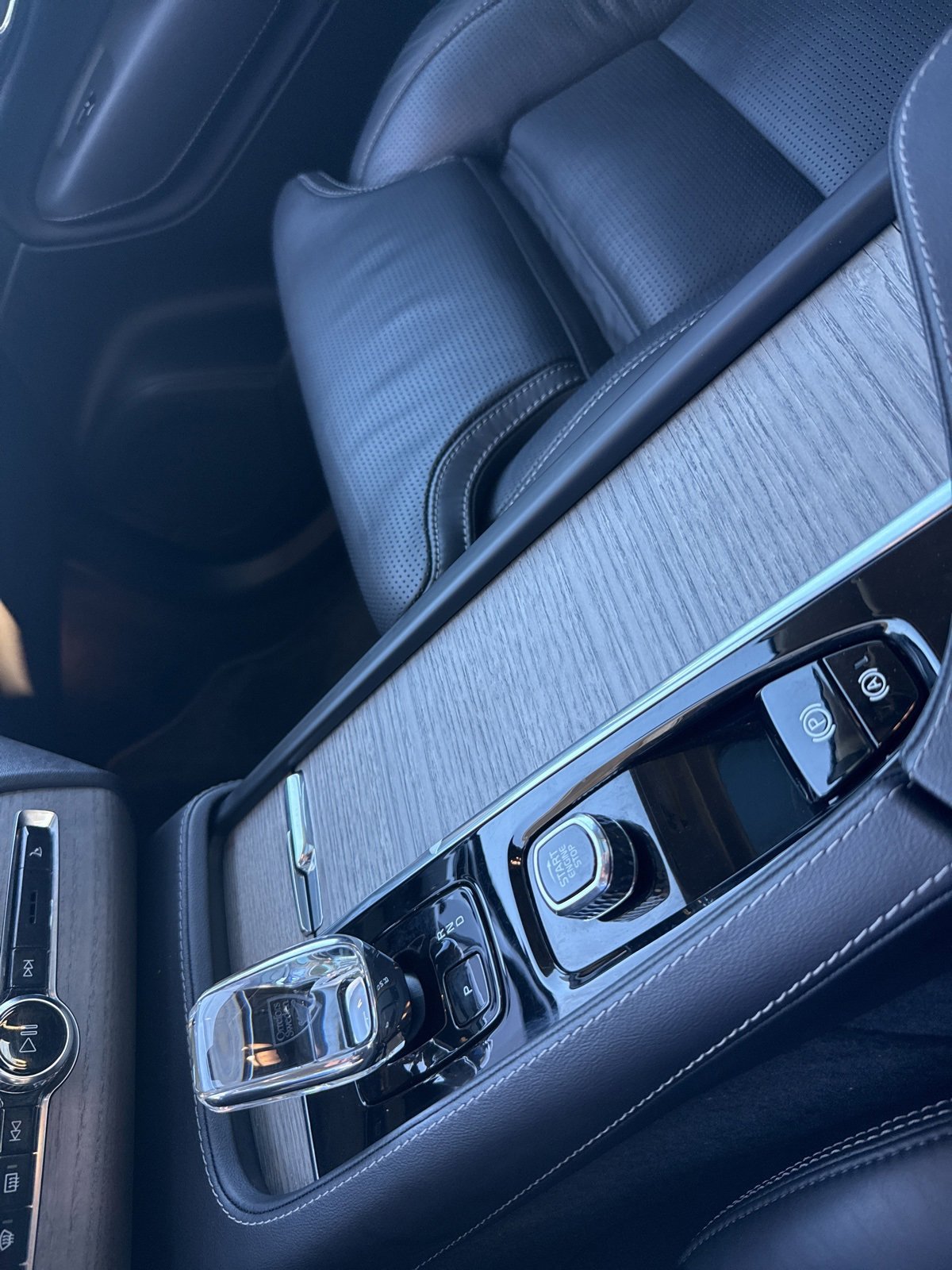 Used 2023 Volvo XC90 T8 Ultimate image 21